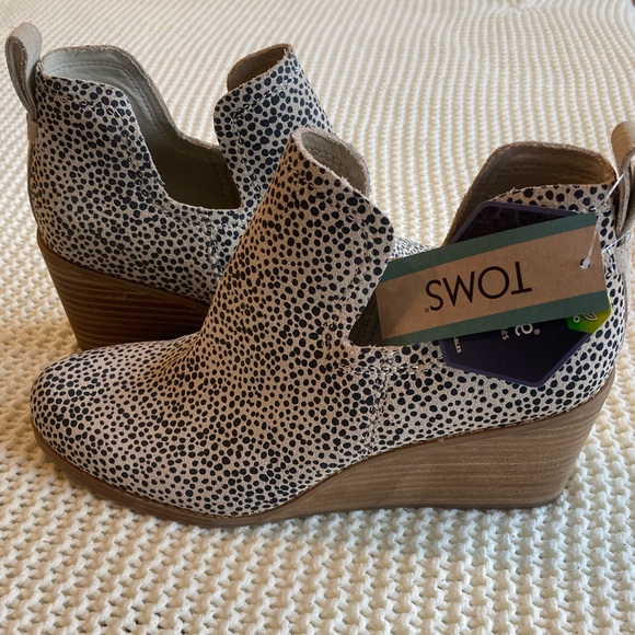 NWT TOMS Womens Kallie Wedge Booties comfortable trendy size 7 - Picture 3 of 5